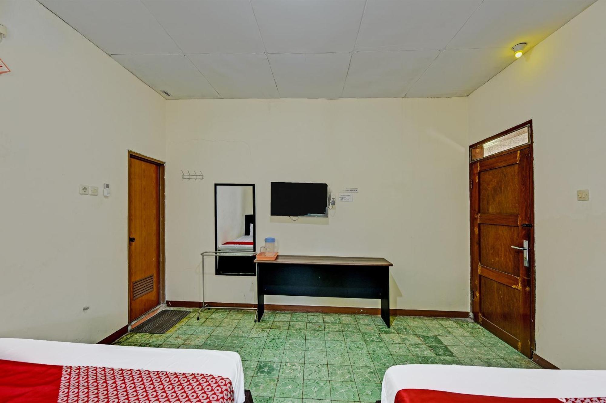 Oyo 90443 Hotel New Kartika In Cilopadang Экстерьер фото