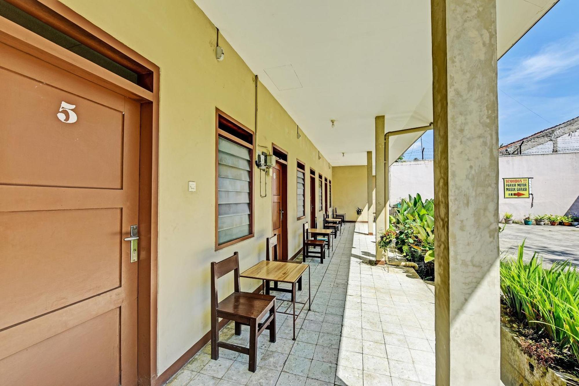 Oyo 90443 Hotel New Kartika In Cilopadang Экстерьер фото